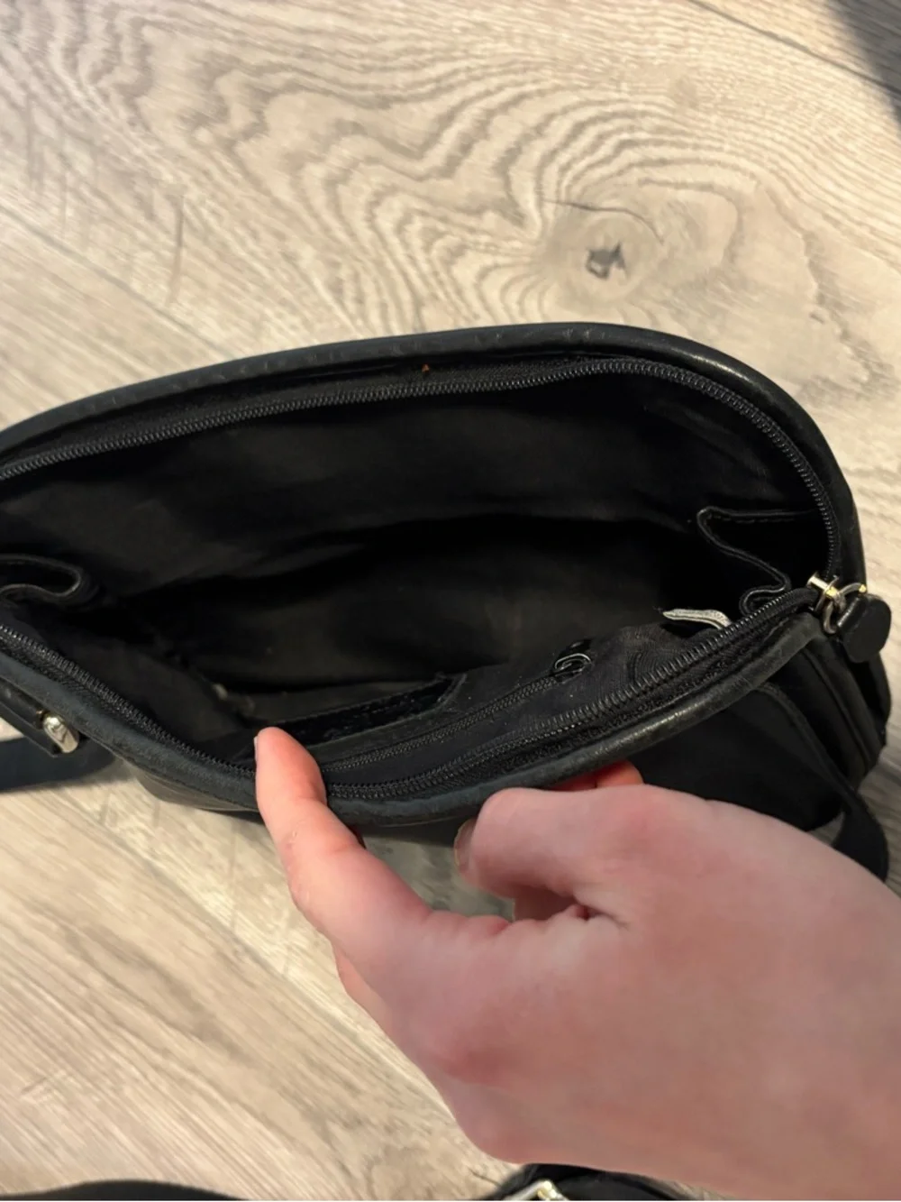 Vintage 90s Etienne Aigner Black Leather Crossbody Genuine Leather Everyday Bag - Picture 6 of 6